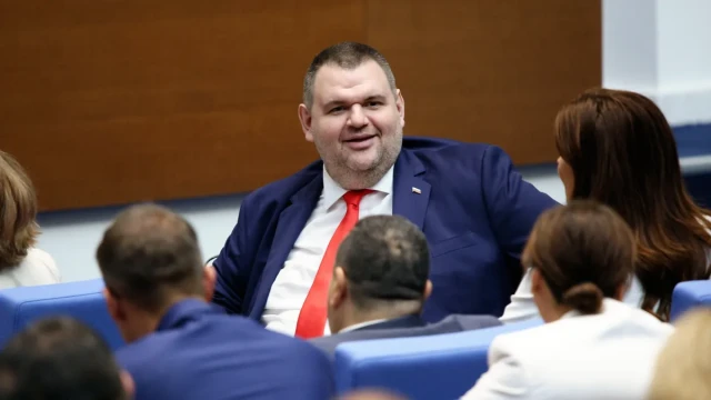 peevski-iniciatori-na-taynite-sreshti-za-svalqneto-na-nazarqn-sa-kiril-petkov-hristo-ivanov-i-bashta-im-rumen-adev 07 08 2024